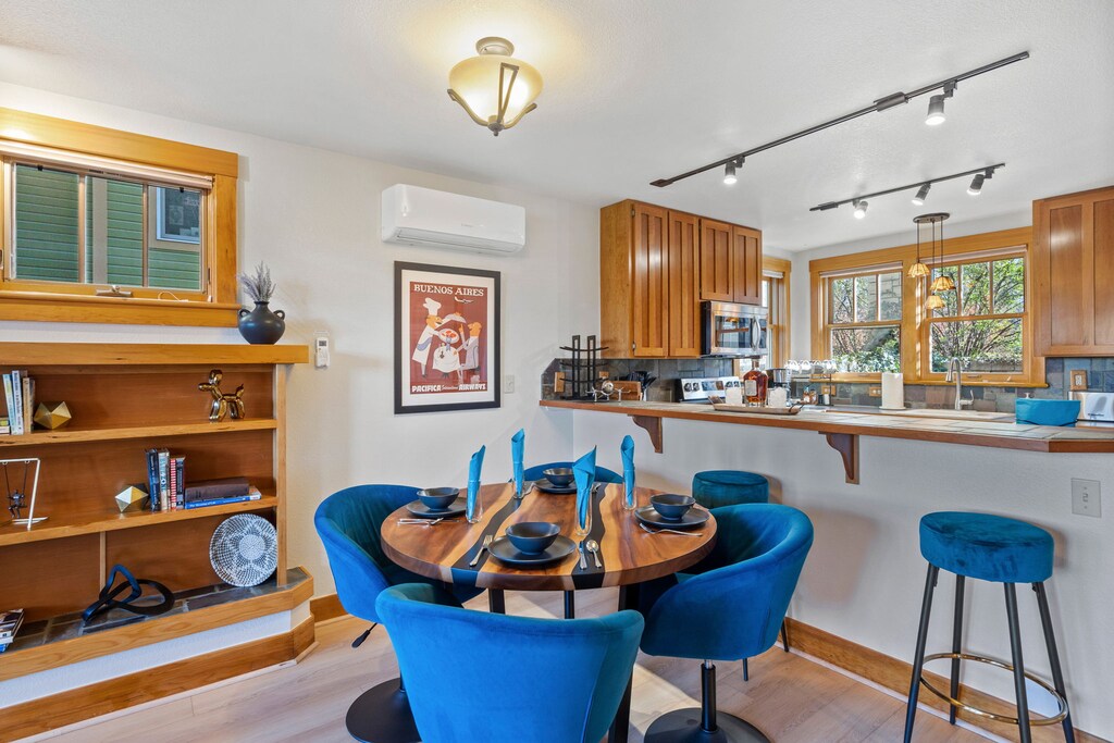 Dining Area | Seating for 4!