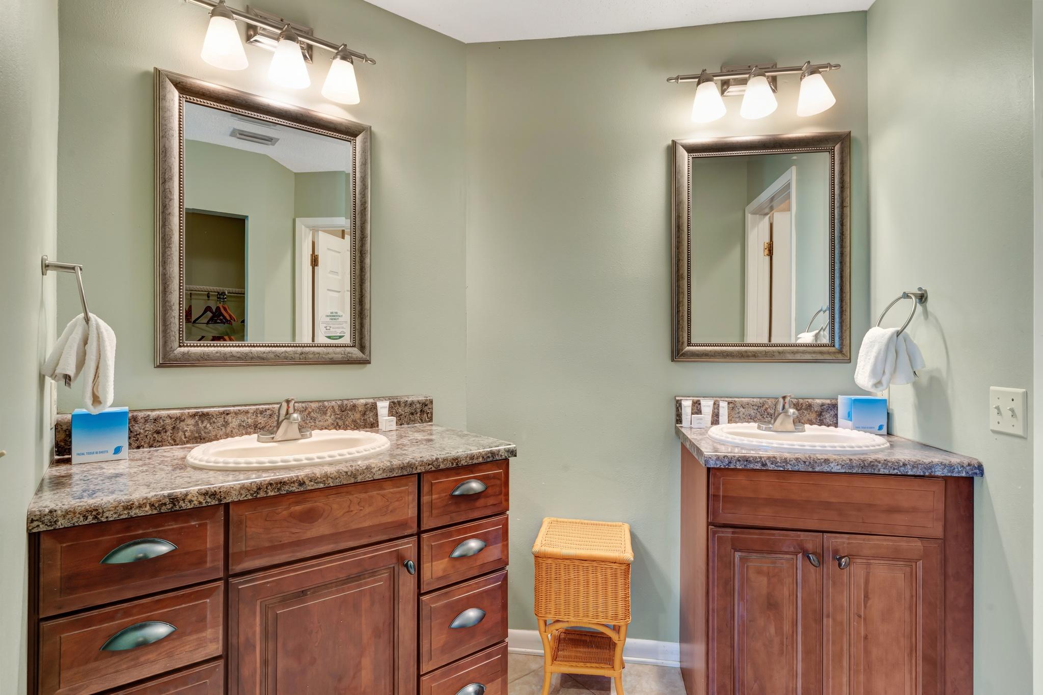 Sandestin Golf & Beach Resort - Beachside Bliss: 2BR/2BA Condo, Sleeps 6, Ideal for Coastal Getaways Sandestin Golf & Beach Resort - Beachside Bliss: 2BR/2BA Condo, Sleeps 6, Ideal for Coastal Getaways