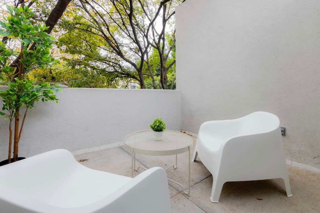 Sleep peacefully with balcony access


