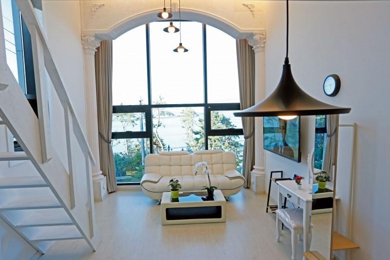 Property Image 1 - Yeosu Tivoli Pension - Room 201 (Ocean View)