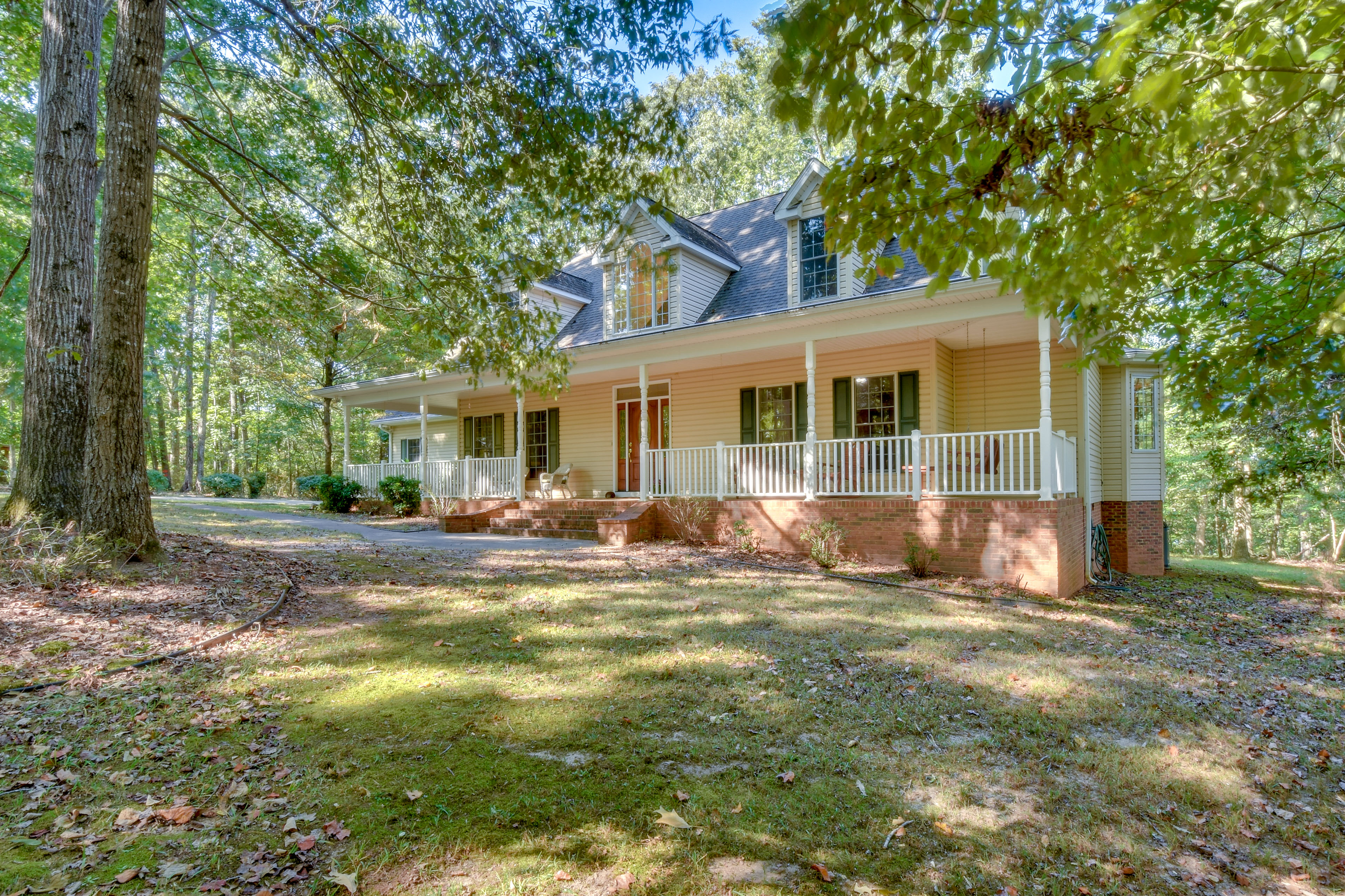 Lakefront Hartwell Retreat w/ Gas Grill & Deck!