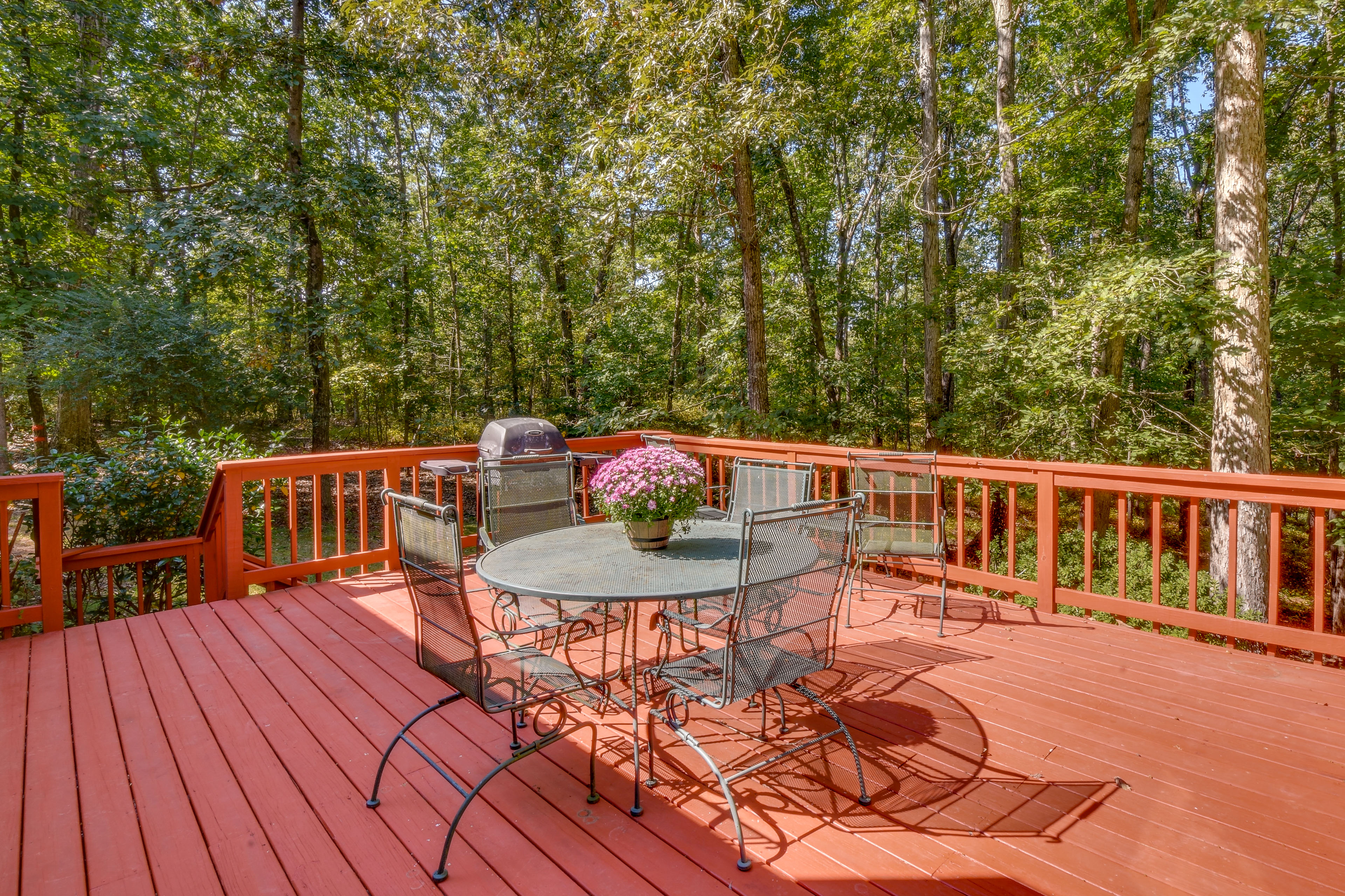 Property Image 2 - Lakefront Hartwell Retreat w/ Gas Grill & Deck!