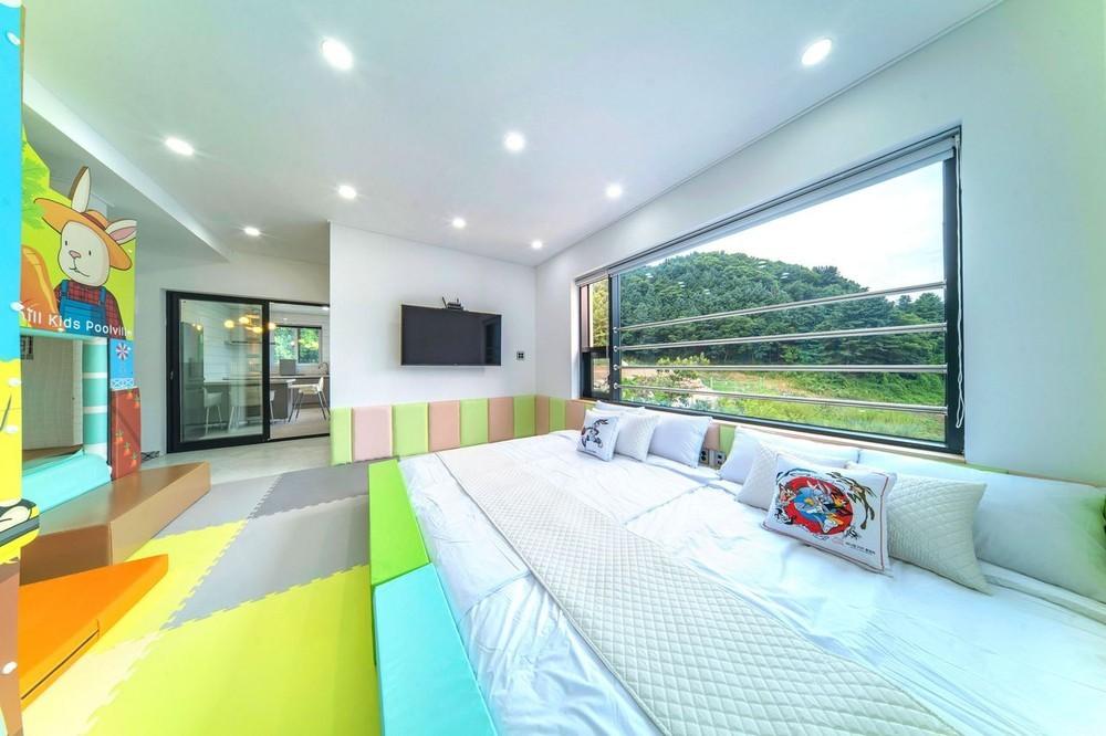 Property Image 1 - Gapyeong bunnyhill kids poolvilla - Room 302 (large heated swimming pool/kids playground)