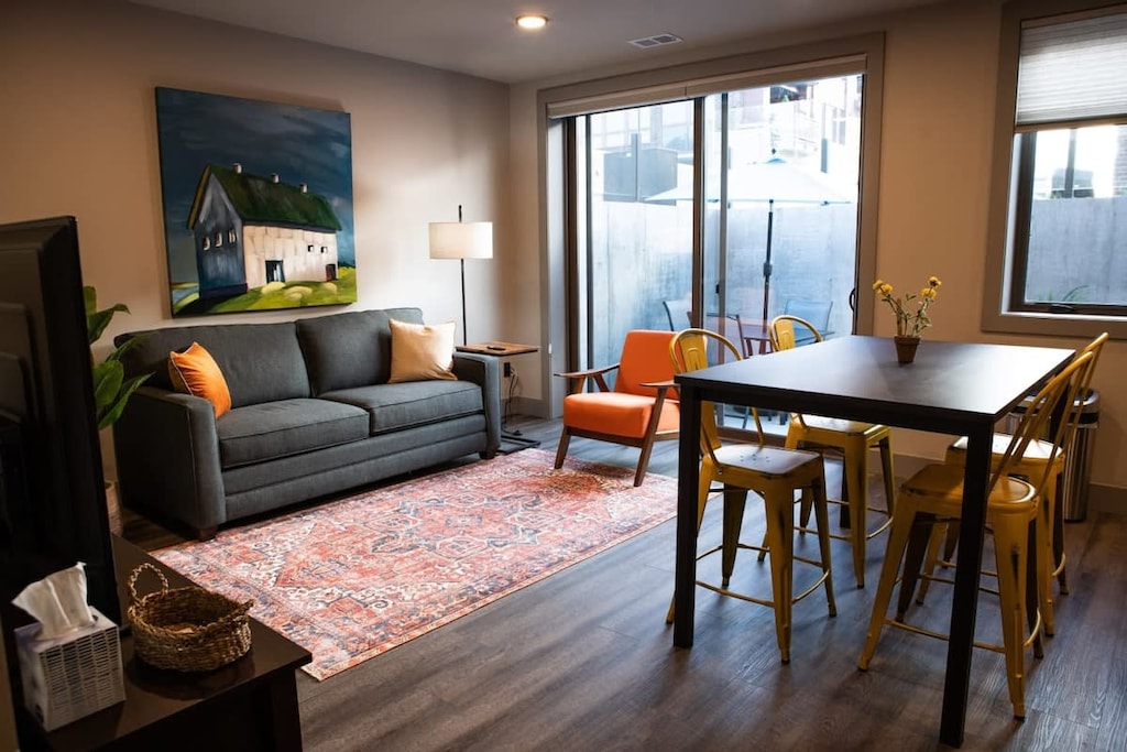 Beautiful Downtown Condo