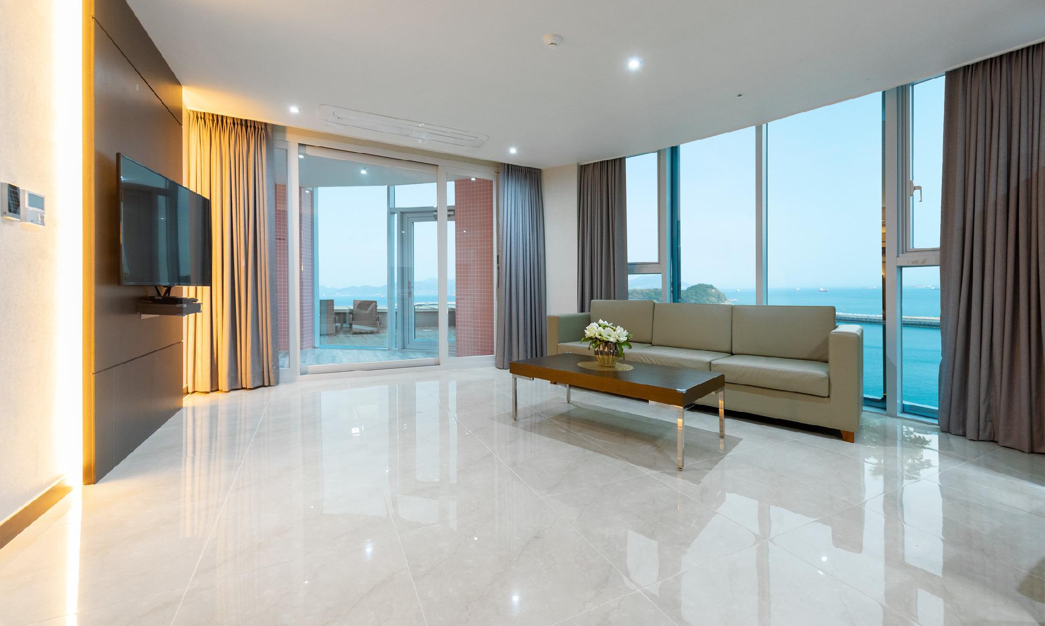 Property Image 2 - Yeosu Venezia Hotel&Resort - Corner Suite Room