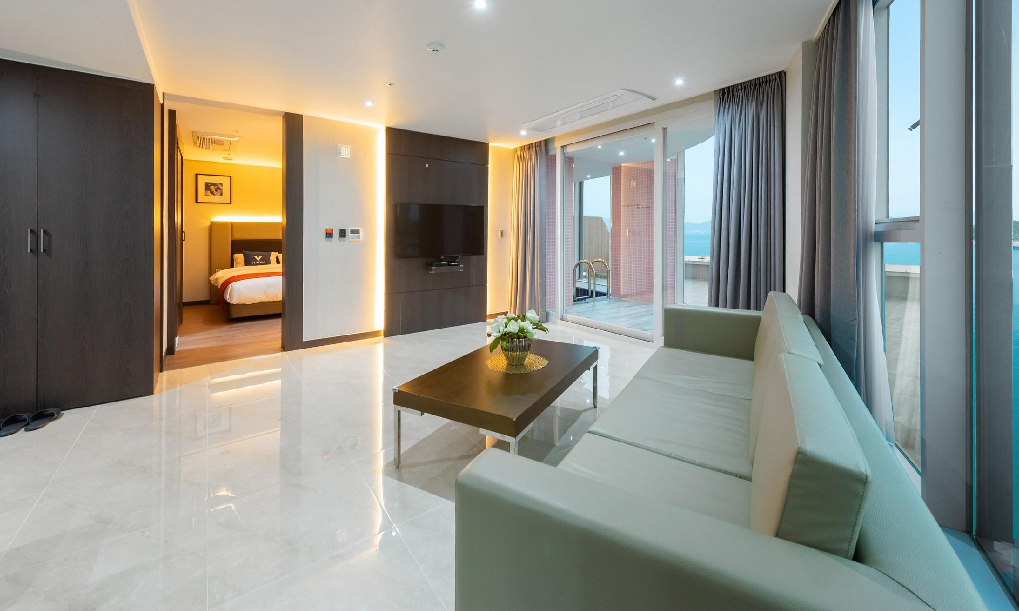 Property Image 1 - Yeosu Venezia Hotel&Resort - Corner Suite Room