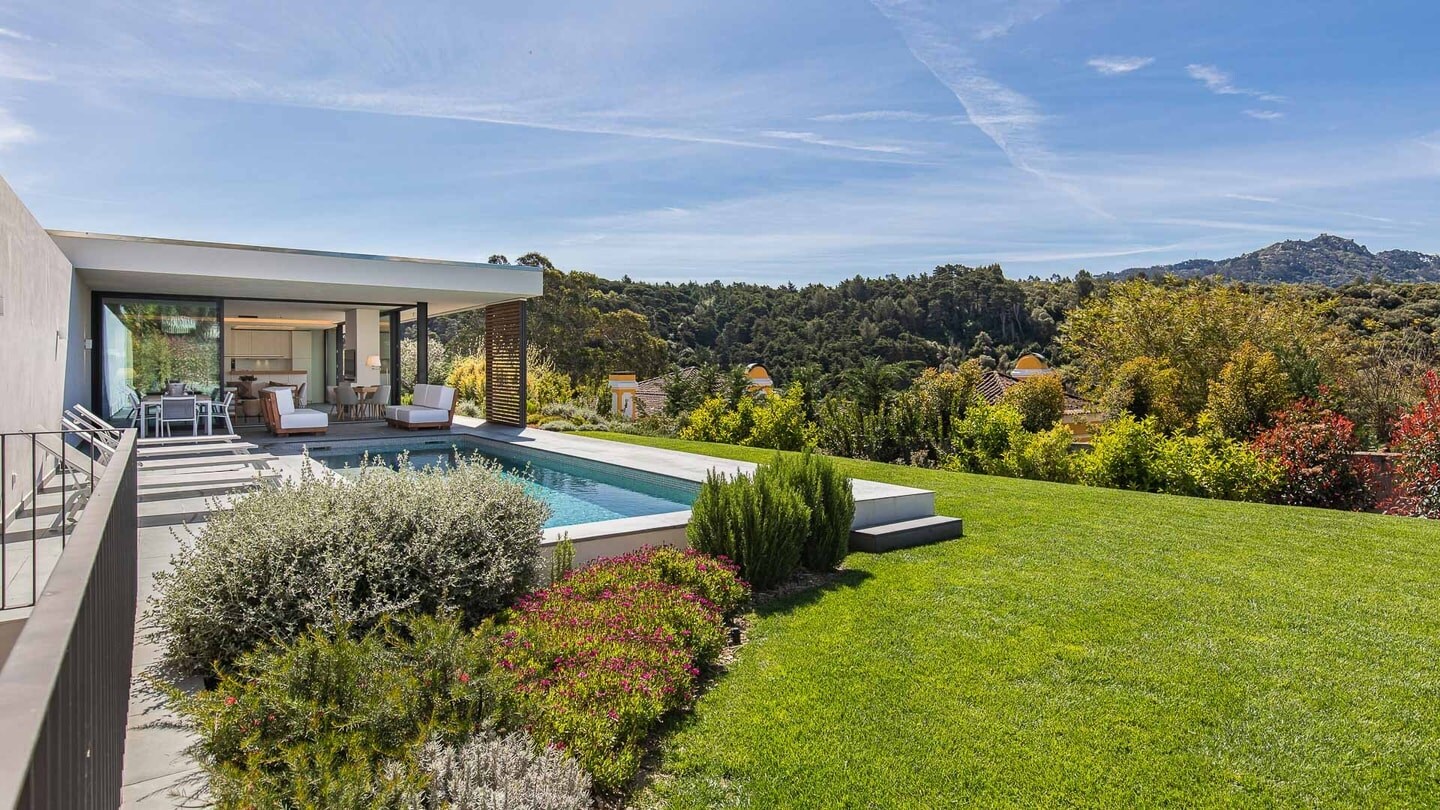 Property Image 1 - A spacious and elegant holiday home near Sintra