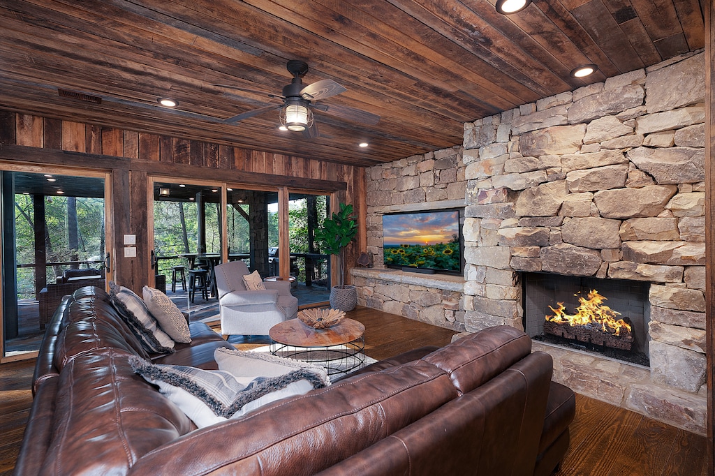 A Stoney River - Lower Level Living Room