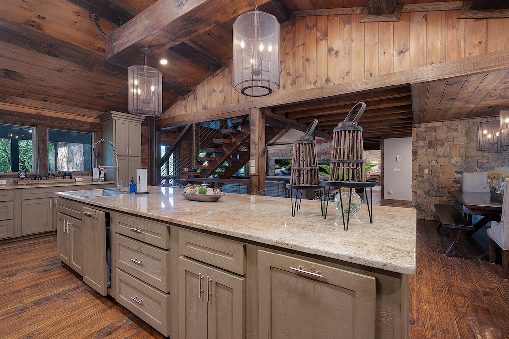 A Stoney River - Fully Equipped Custom Kitchen