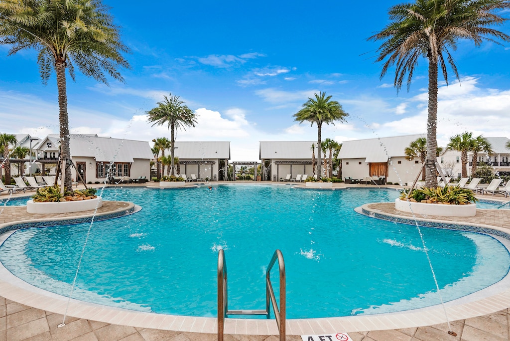 Spectacular Pool at Town of Prominence 