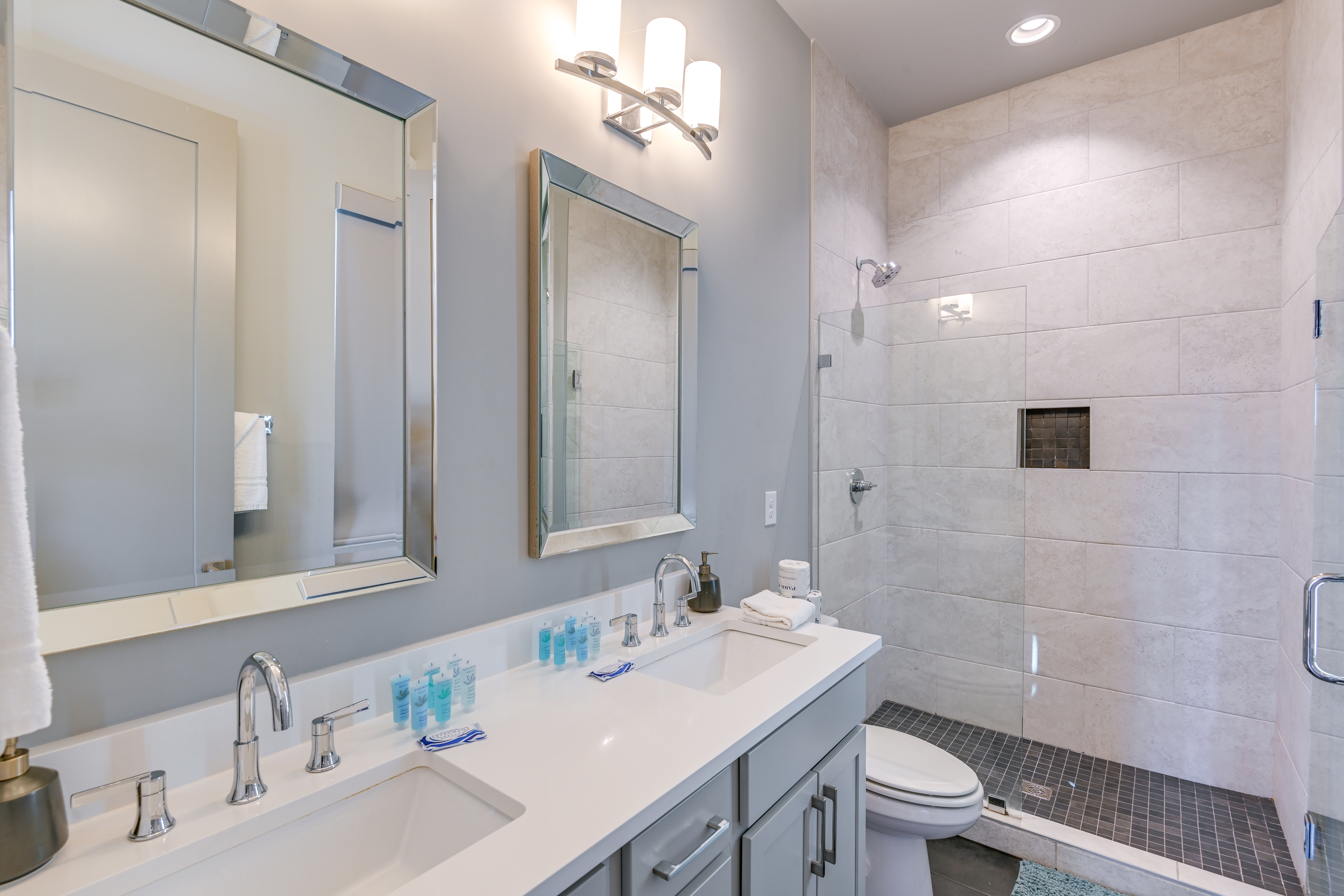 Nashville Townhome w/ Rooftop Balcony & Game Room!