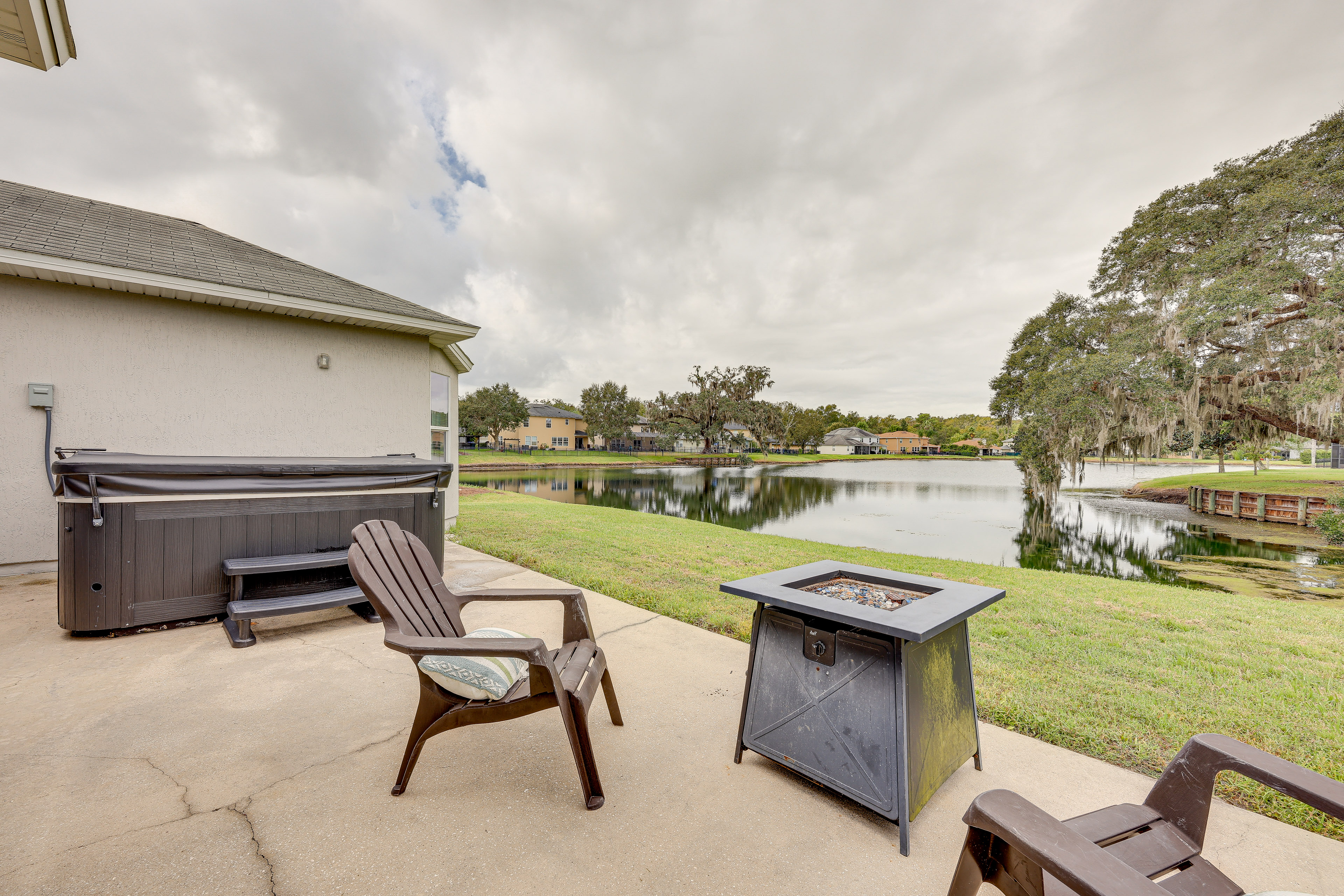 Property Image 2 - Fruit Cove Home w/ Hot Tub + Lake View!