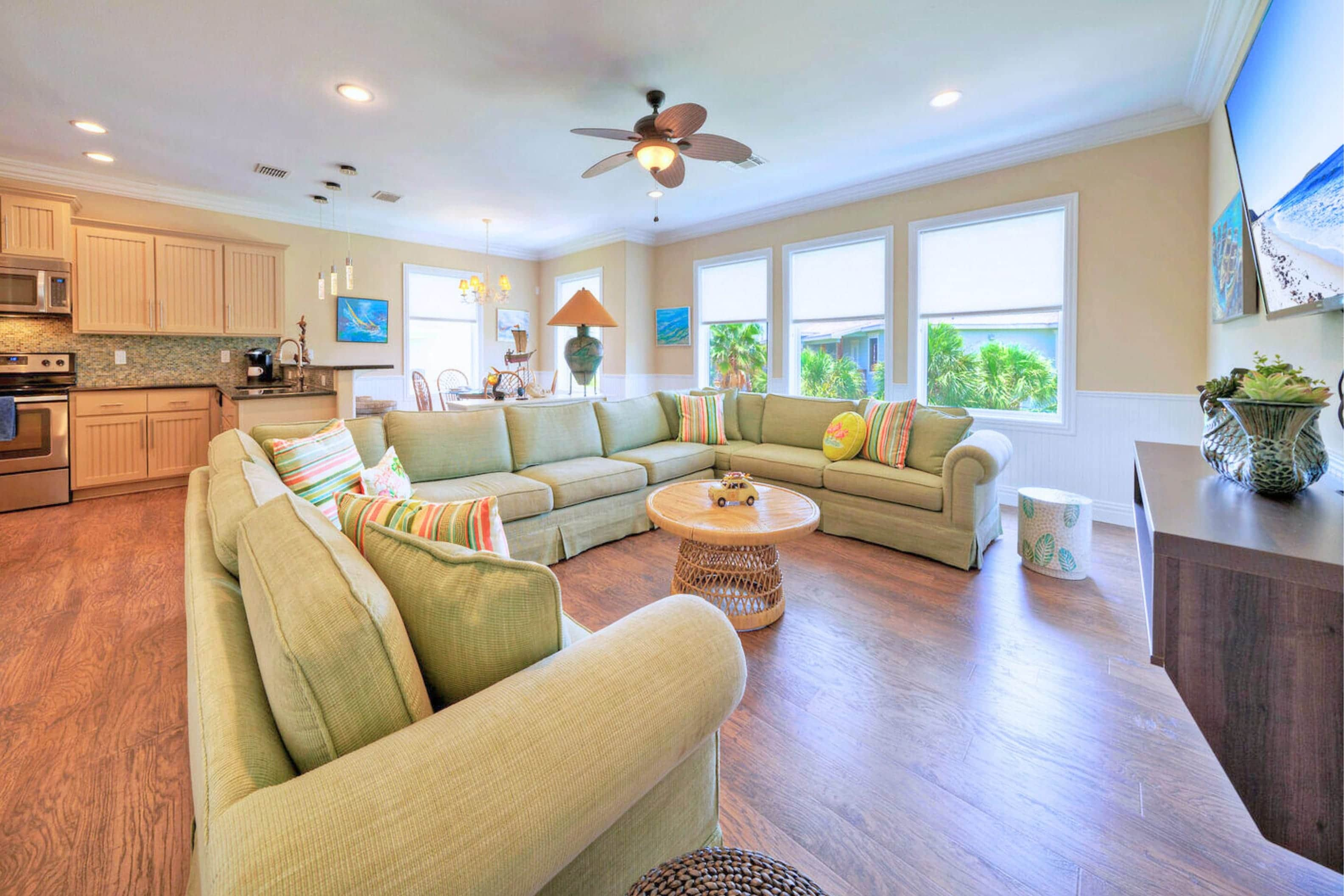 Living area with lots of space for your guests!