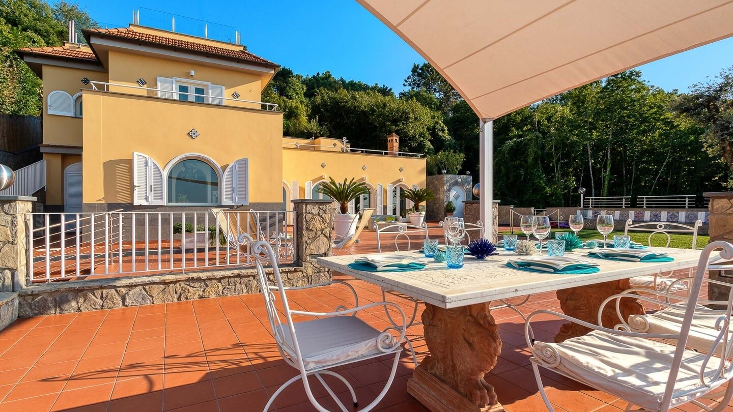 Property Image 2 - Striking Villa on the Sorrento Peninsula