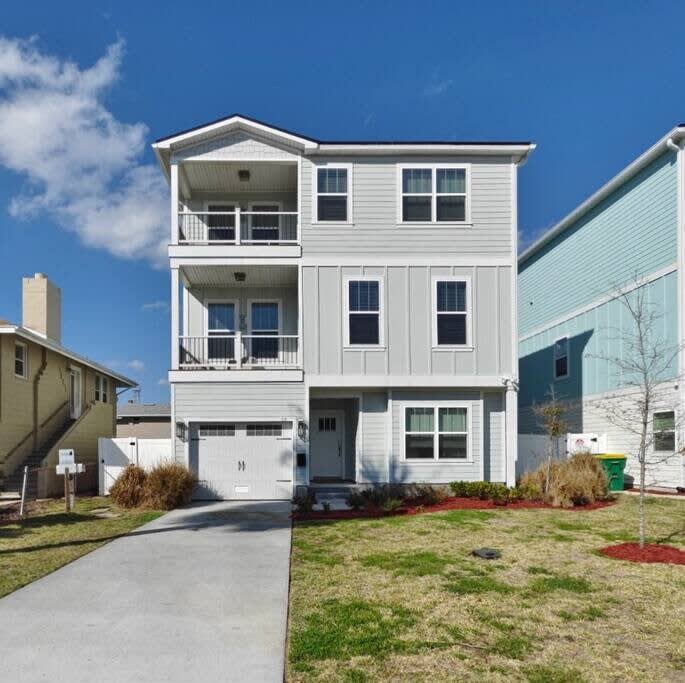 Front of the large house. Duplexes and pool are in the rear