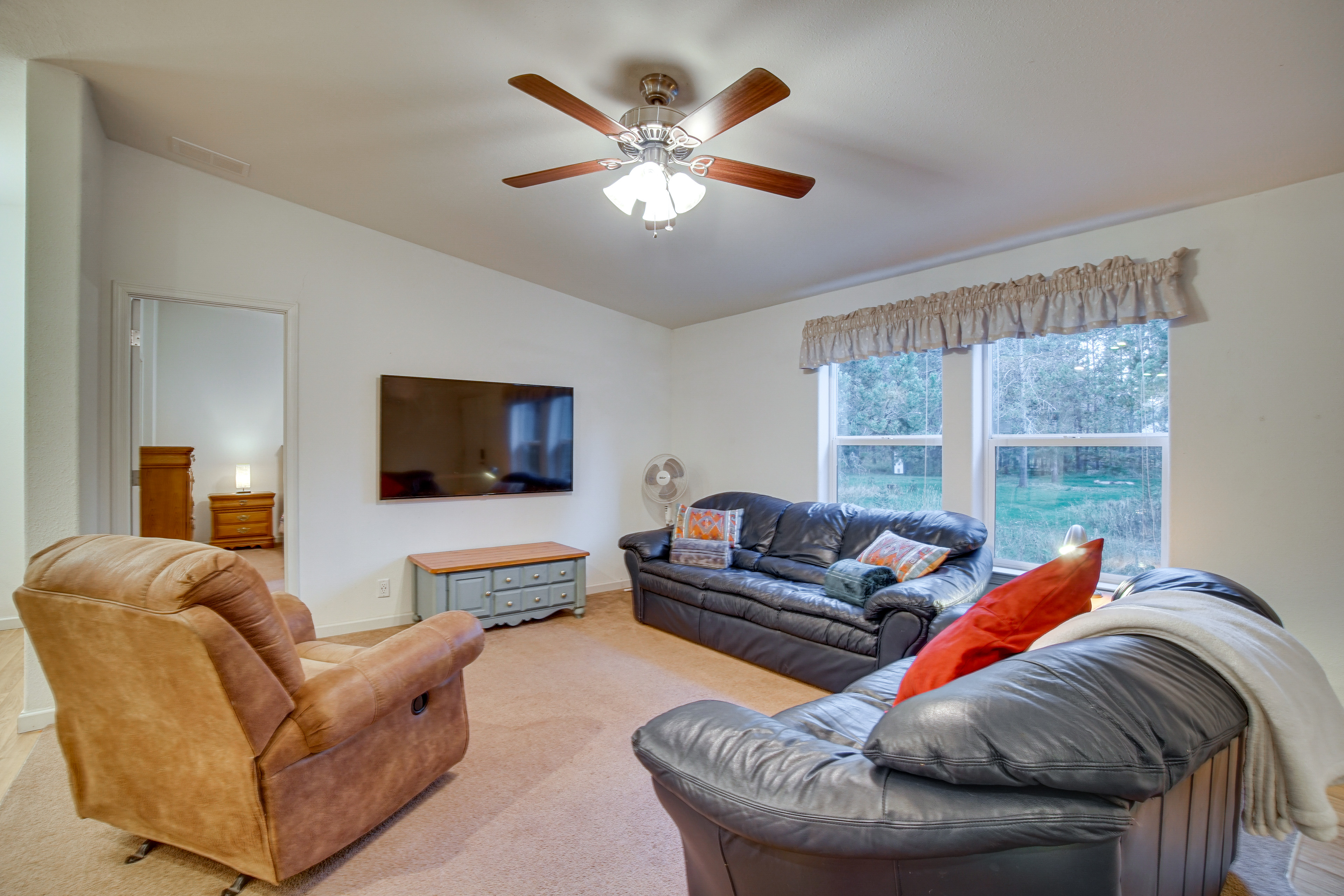 Property Image 2 - Pet-Friendly Cascade Vacation Rental w/ Fire Pit!