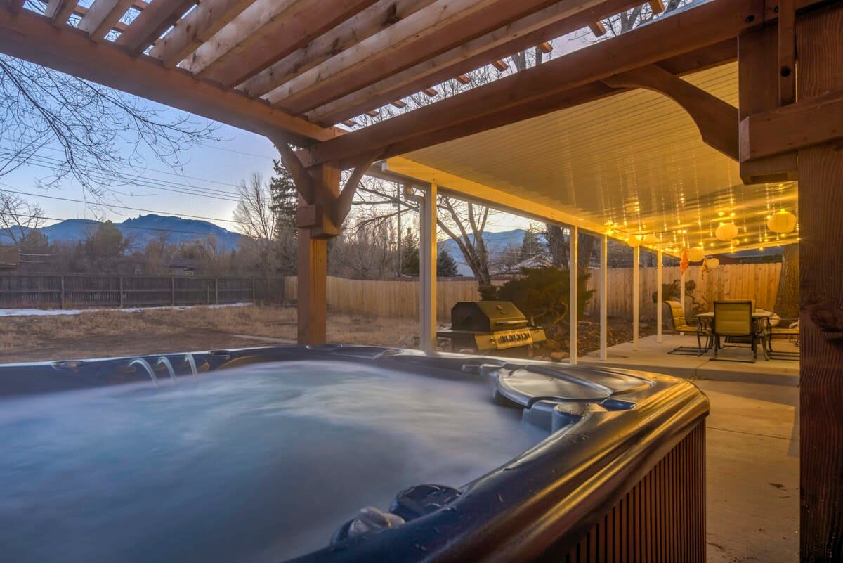 Property Image 2 - Broadmoor Retreat | Hot tub & New Furniture