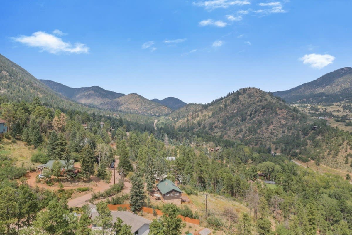 Property Image 2 - 3BD Log Cabin Pikes Peak and Garden of the Gods