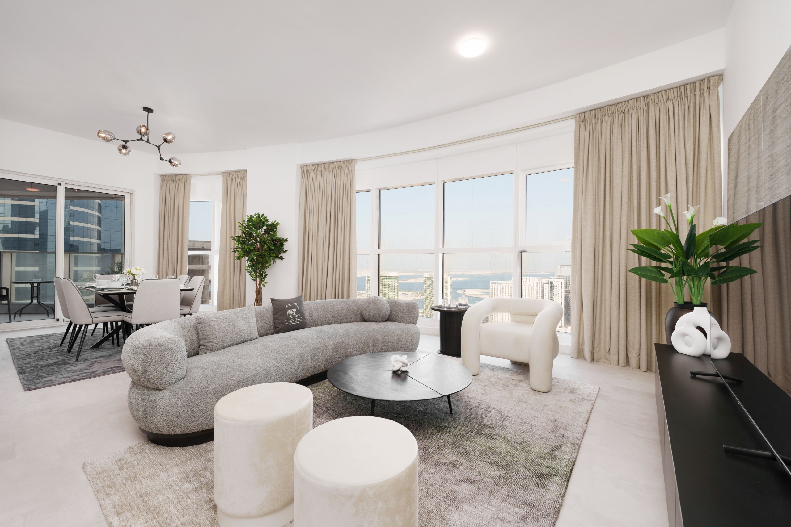 Property Image 1 - Elegant & Panoramic Sea View Apt on Al Reem Island