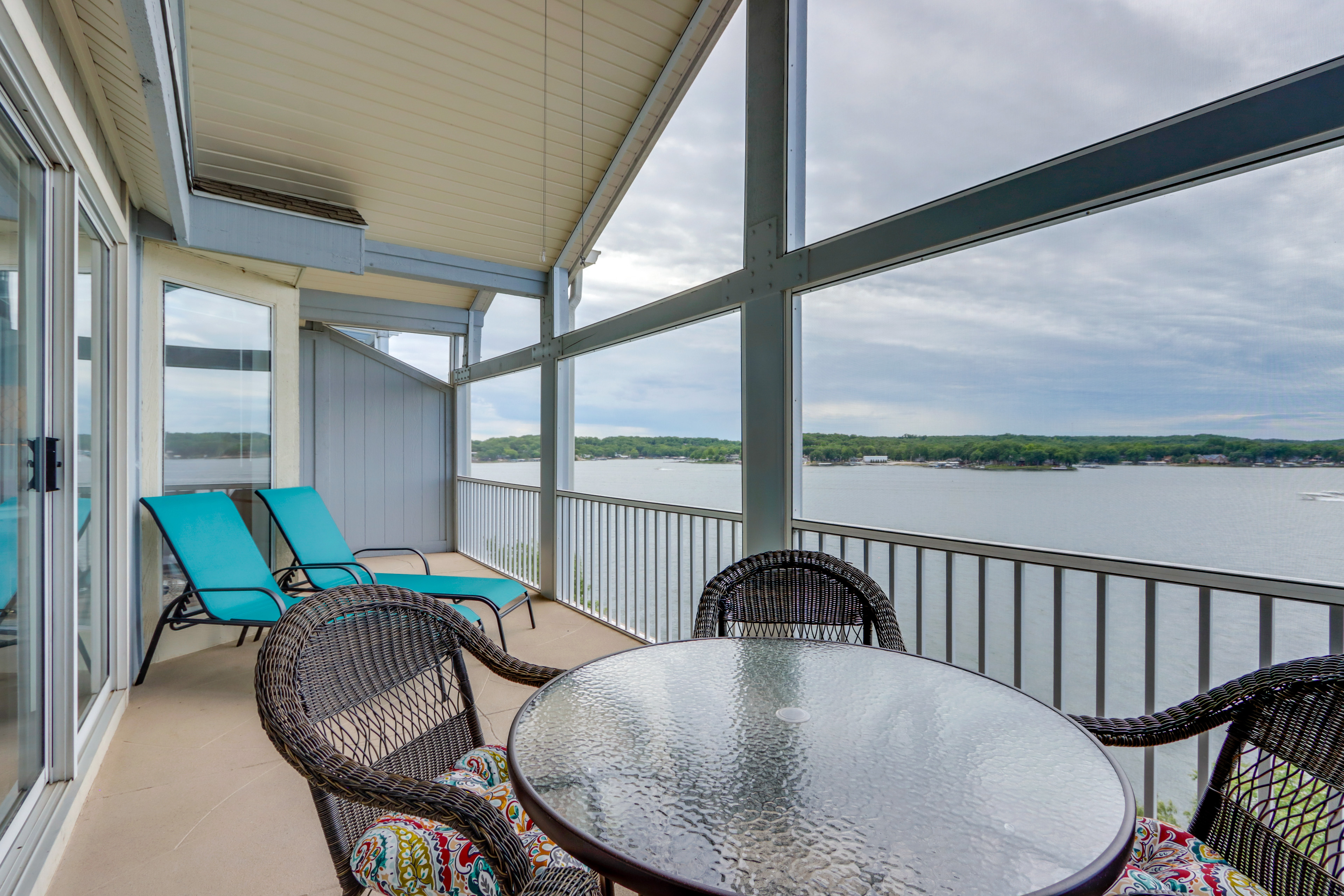 Property Image 2 - Stunning Lakefront Four Seasons Condo: Lake Views