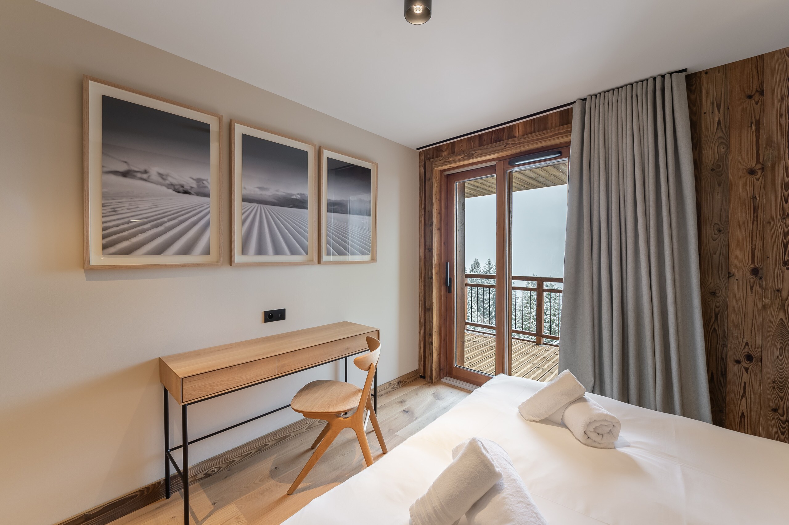 Luxury  double bedroom in a high-end residence in Meribel