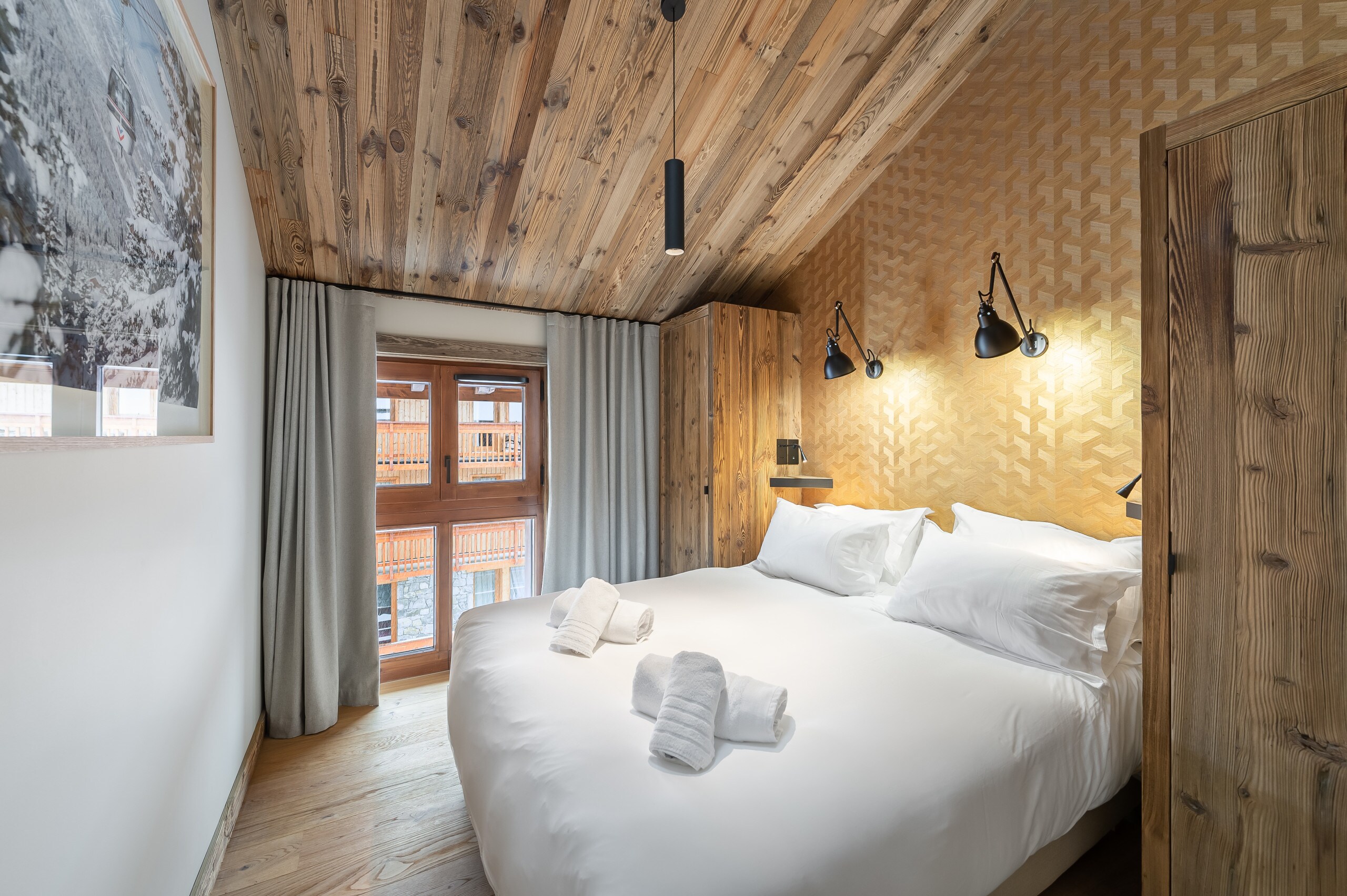 Immerse yourself in ultimate luxury with our exceptional room in the prestigious Yana residence in Méribel. Discover a perfect blend of comfort, sophisticated design, and exclusive services. Book now for an unforgettable getaway in the French Alps.