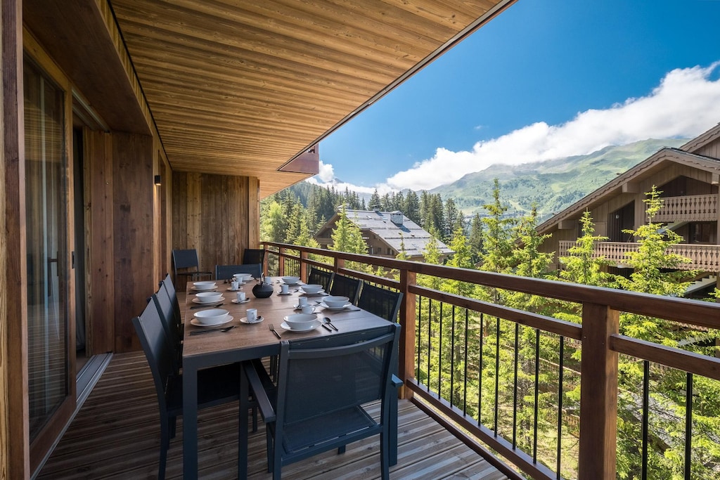 Balcony with mountains view 