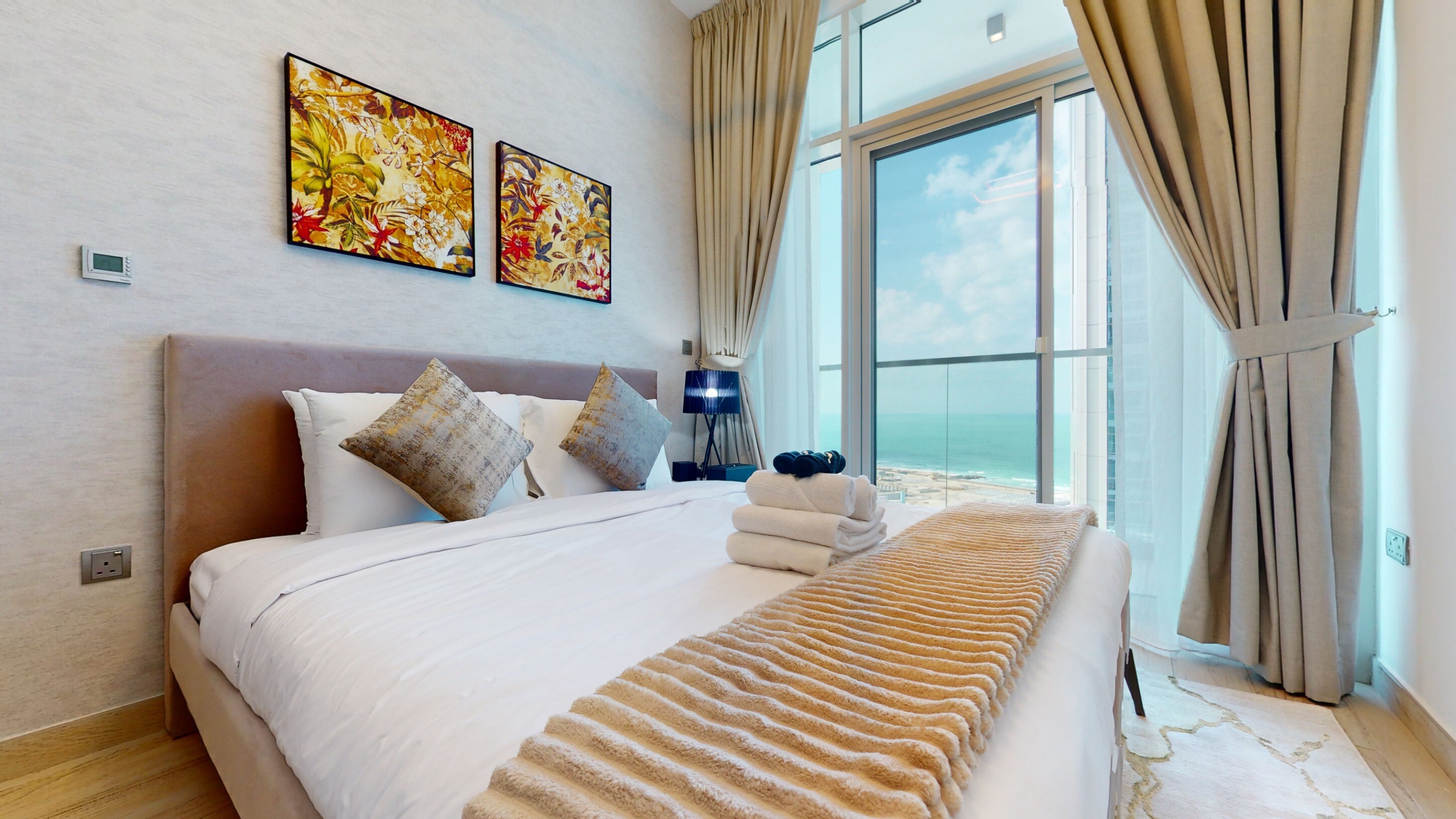 Property Image 2 - Stylish Apartment | Balcony and Sea Views