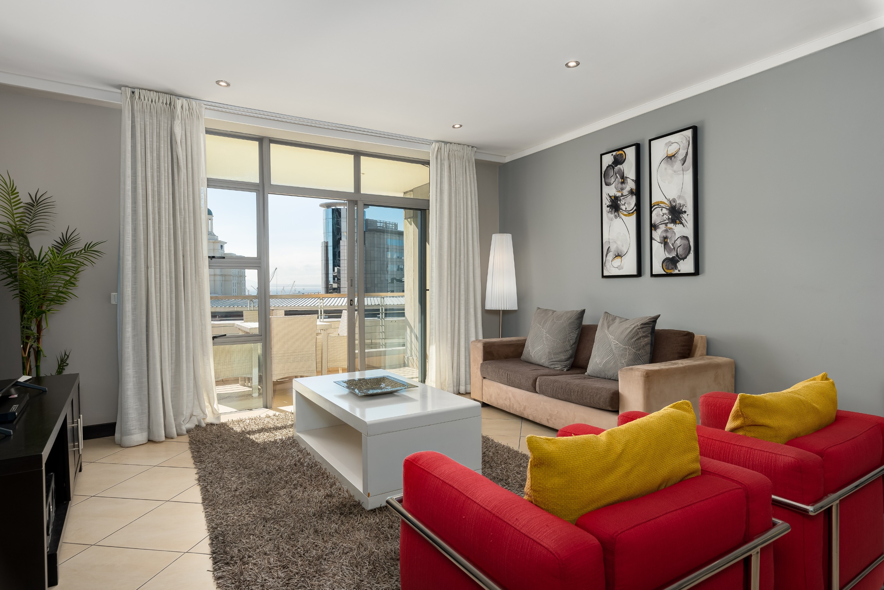 Property Image 1 - Spacious Icon Apartment in Heart of CBD