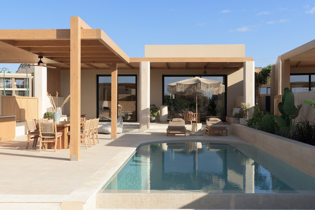 Be whisked off your feet and into a world of utter extravagance in Cicada Suites.  