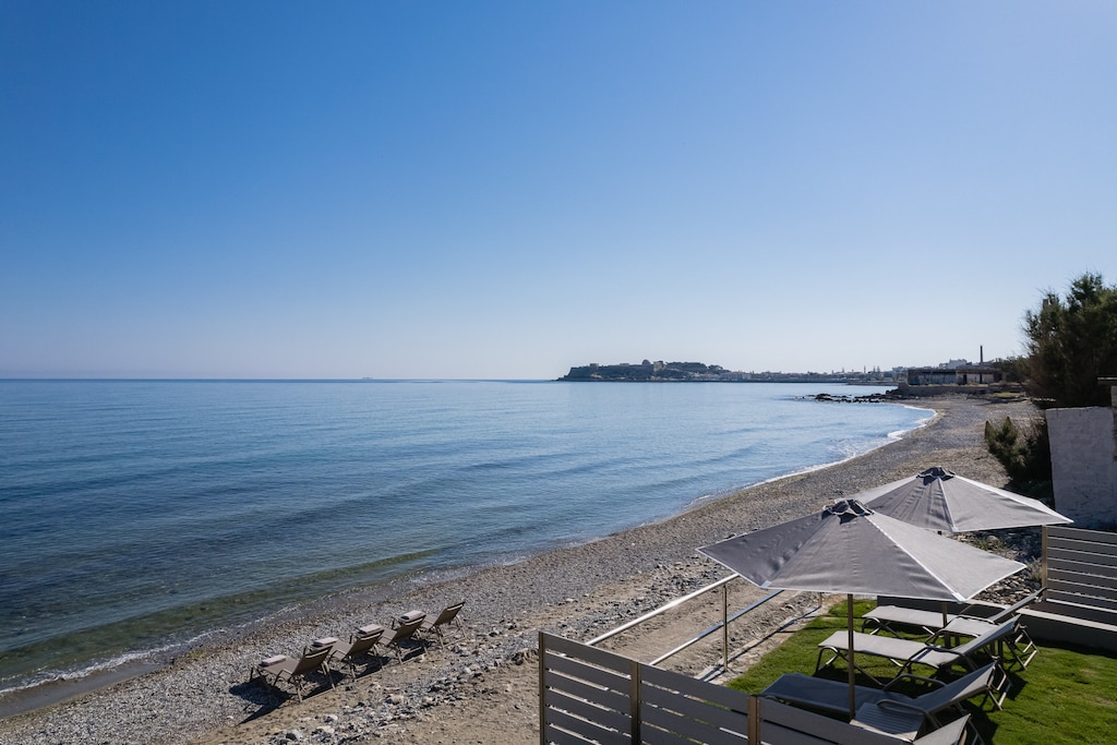 An idyllic getaway, on the. beach, for large groups.