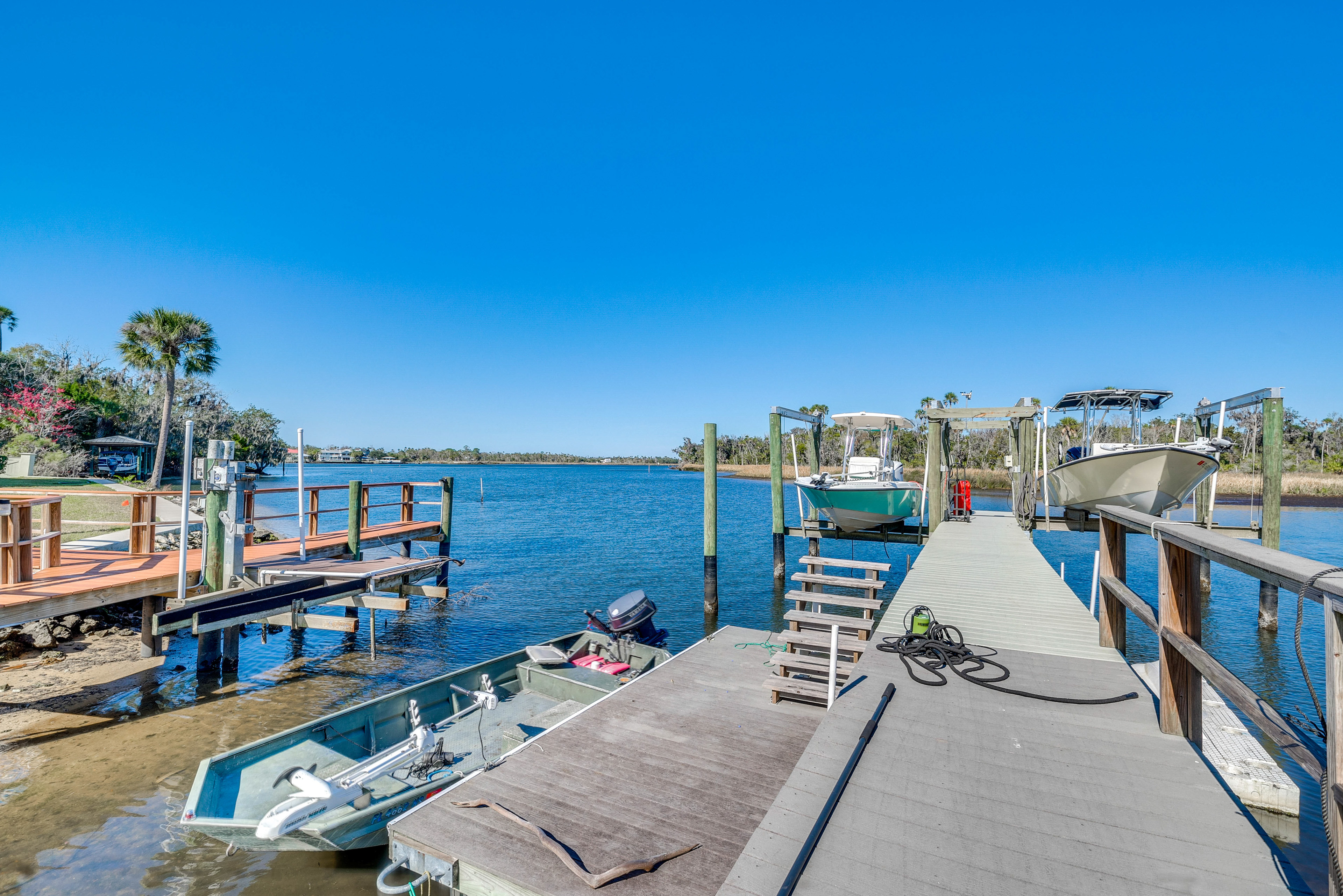 Property Image 1 - Crystal River Home: 2 Mi to Three Sisters Springs!