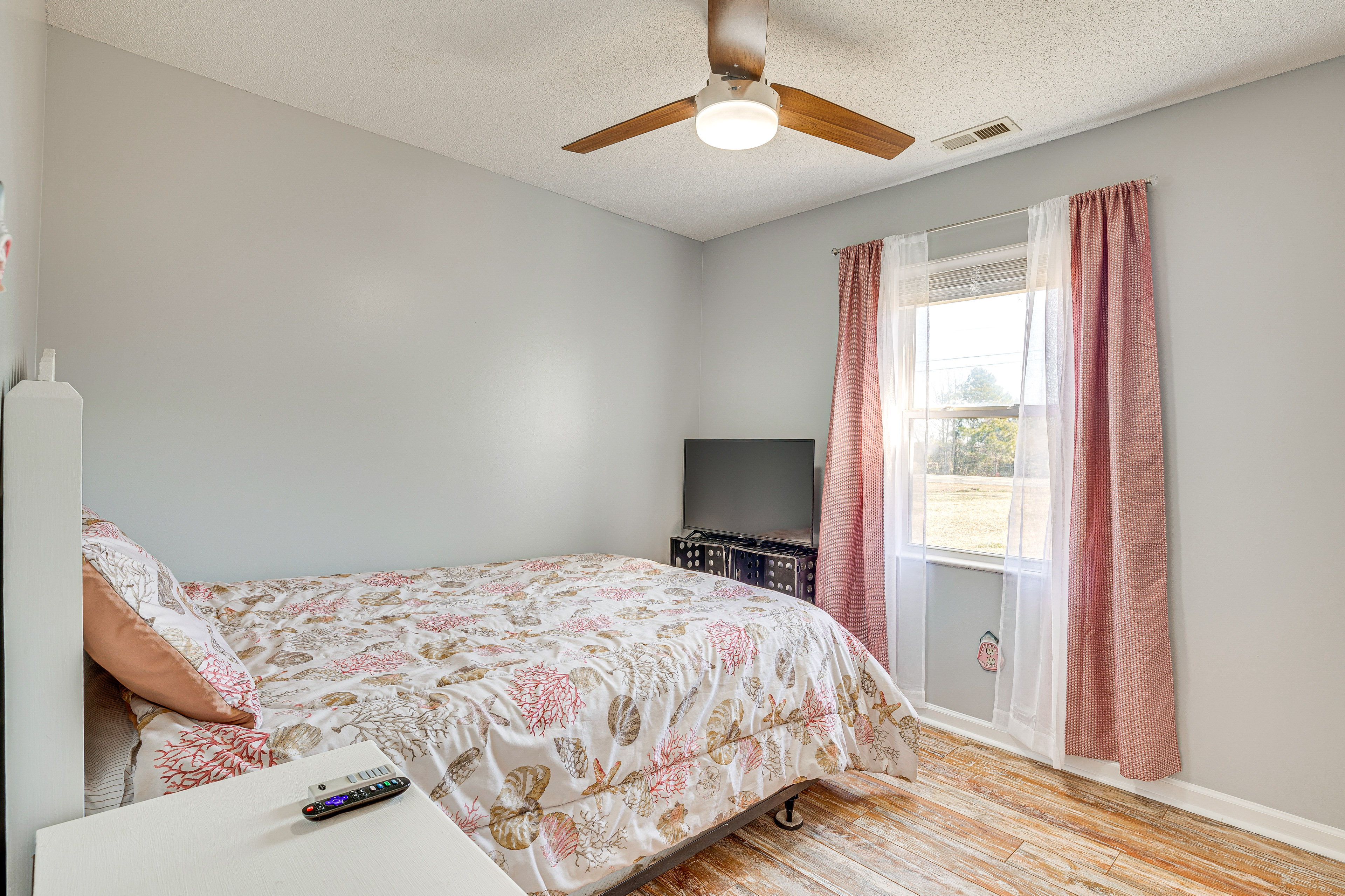 Charming Beaufort Home w/ Deck + Gas Grill!