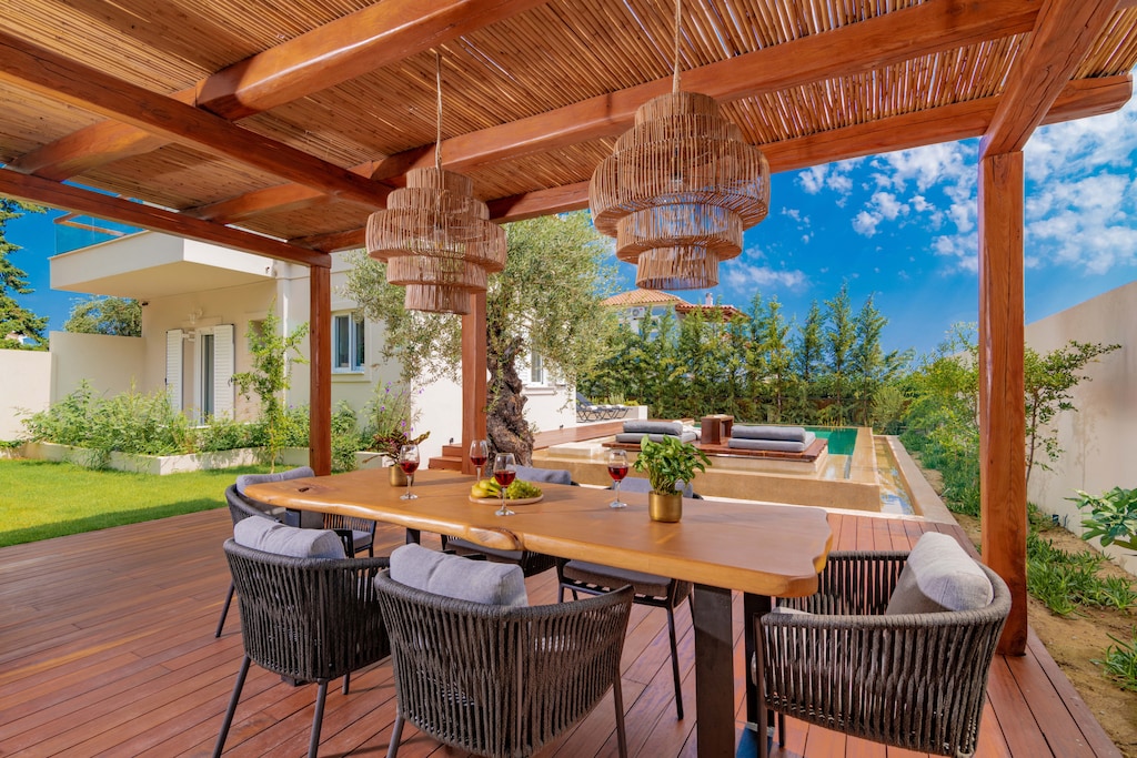 With an abundance of al fresco lounges, you're unlikely to venture to far afield