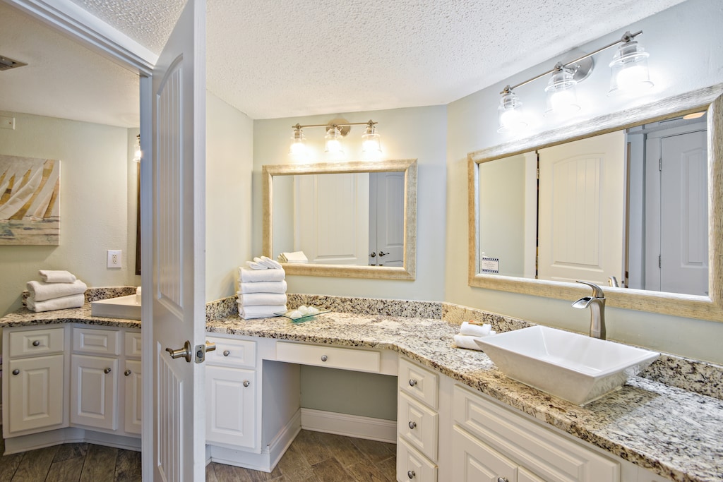 floor plan-vanity-_dsc0261