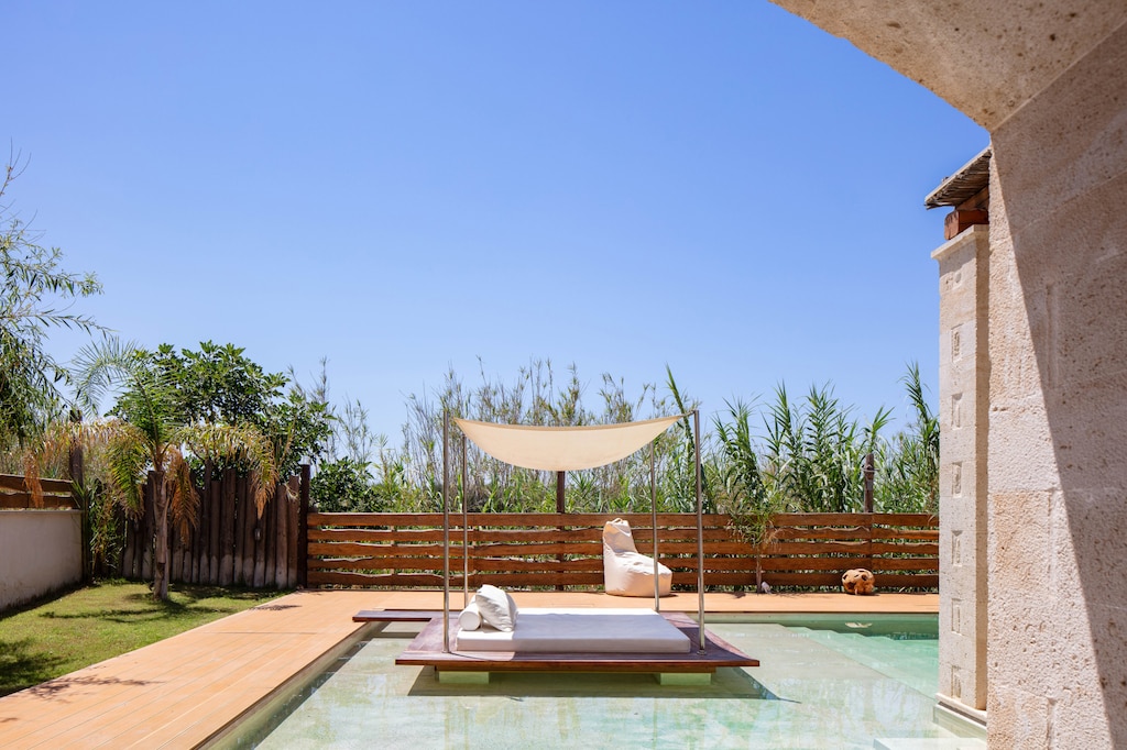 Sensory pool elements.