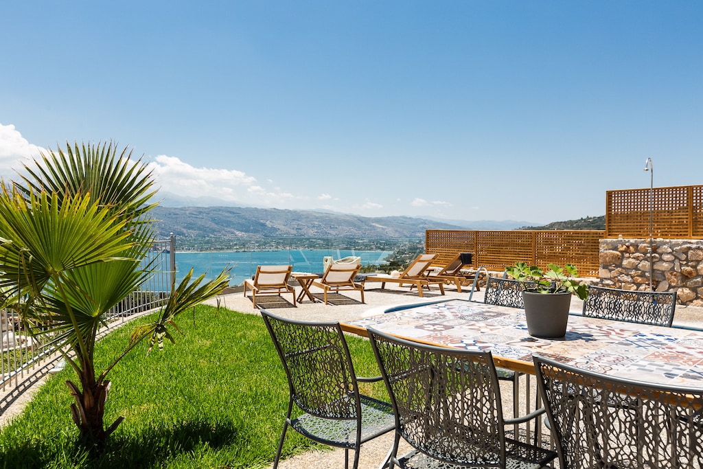 Outdoor dining area, so as to enjoy your morning coffee, drinks or anything else you may wish, while admiring the amazing sea views