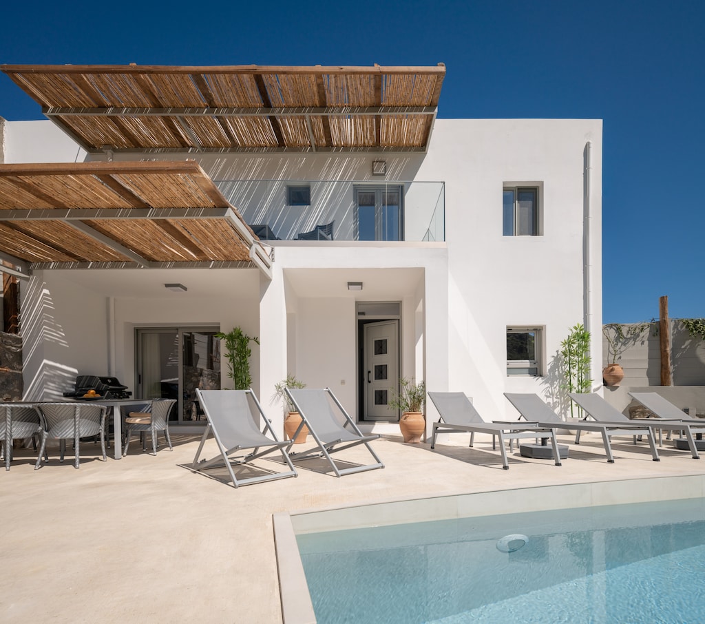 Stimulating pool surroundings.