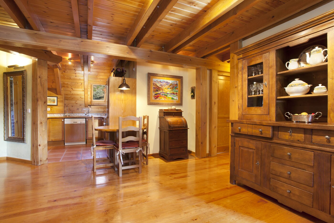 Eth Pui cozy house 4 bedrooms 8 people, in Salardu, just 4 km away from Baqueira ski station.