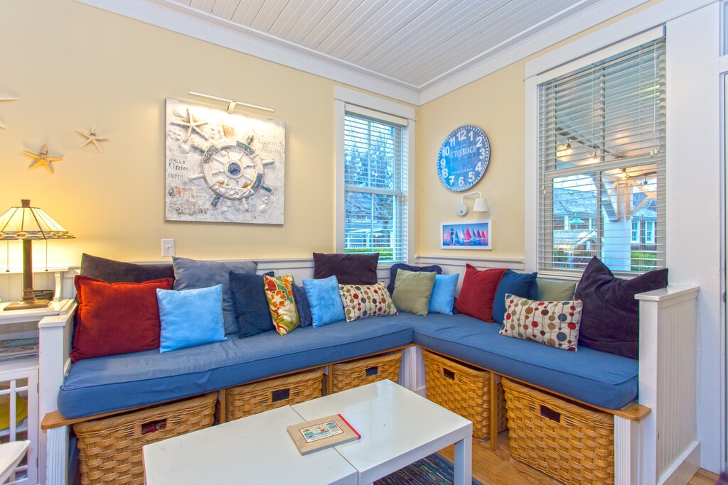 Plenty of seating on the built-in sofa