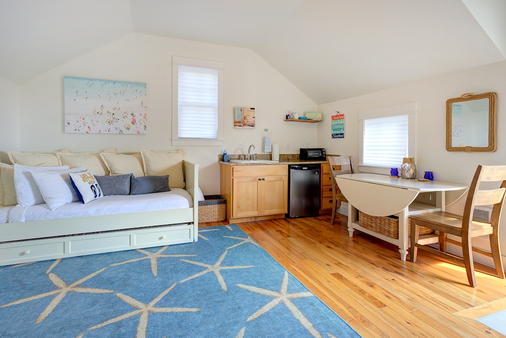 Convenient kitchenette for preparing snacks or small meals