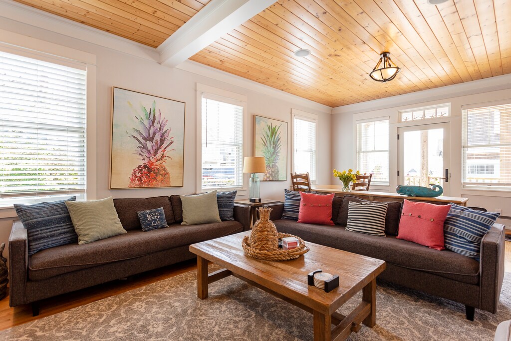 Bright and cozy space for everyone to lounge