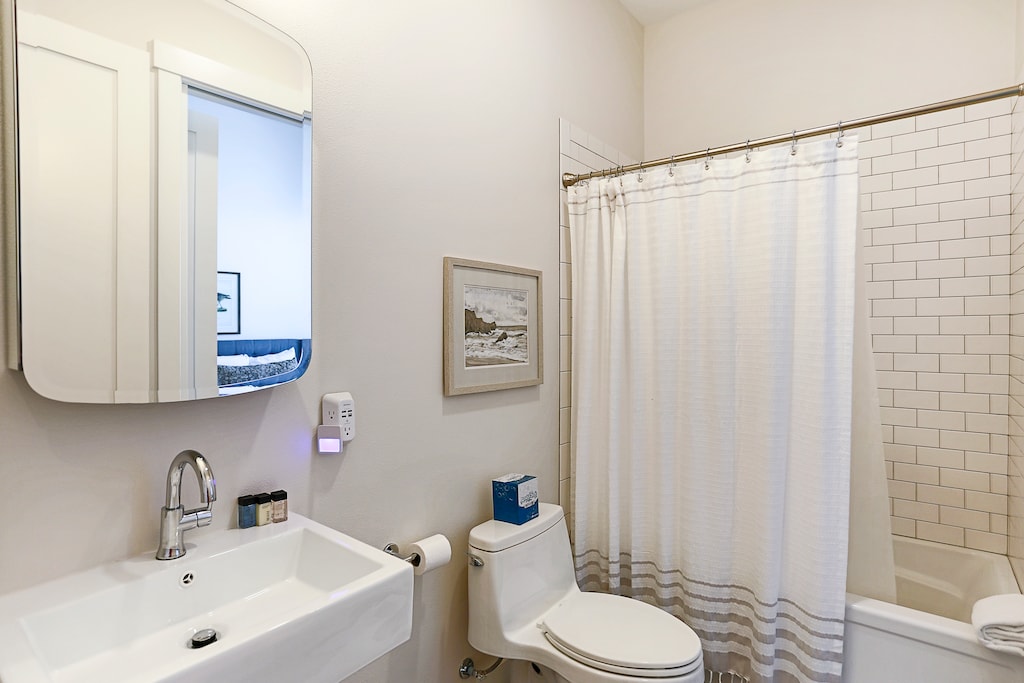 Jack-and-Jill guest bathroom