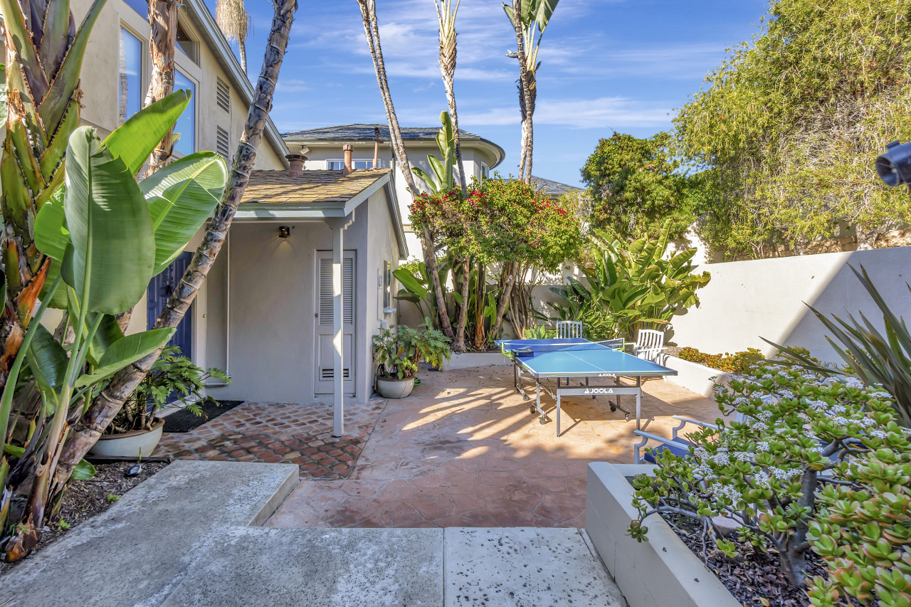 Ocean Front Beach House! Private stairs to Sand!