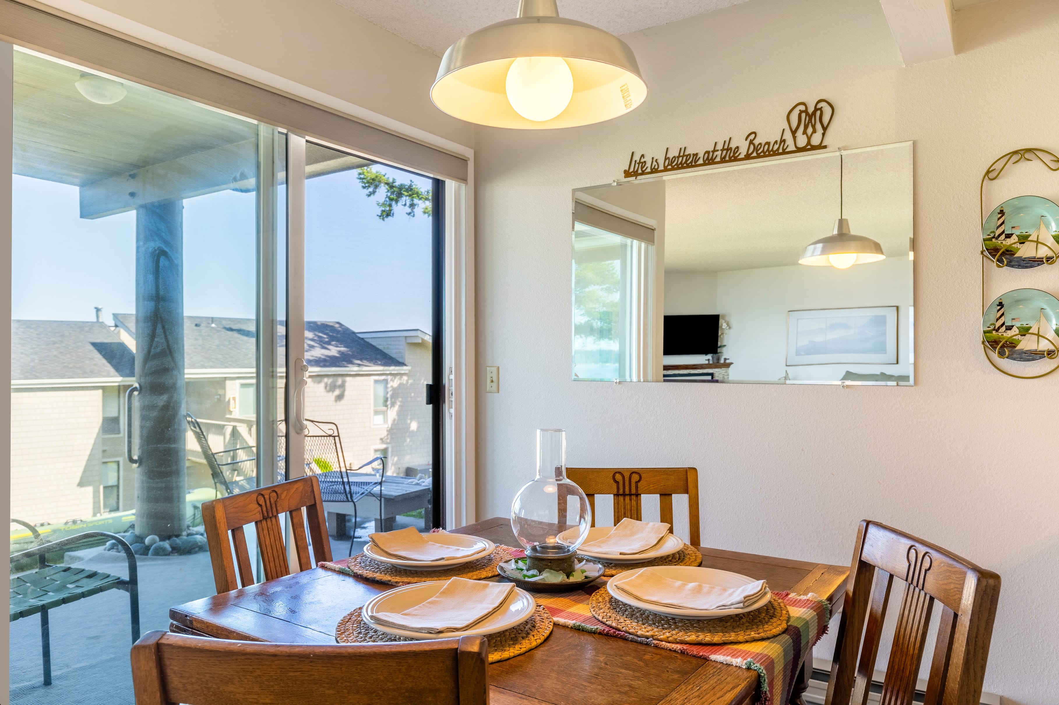 Dining area. Dining area.