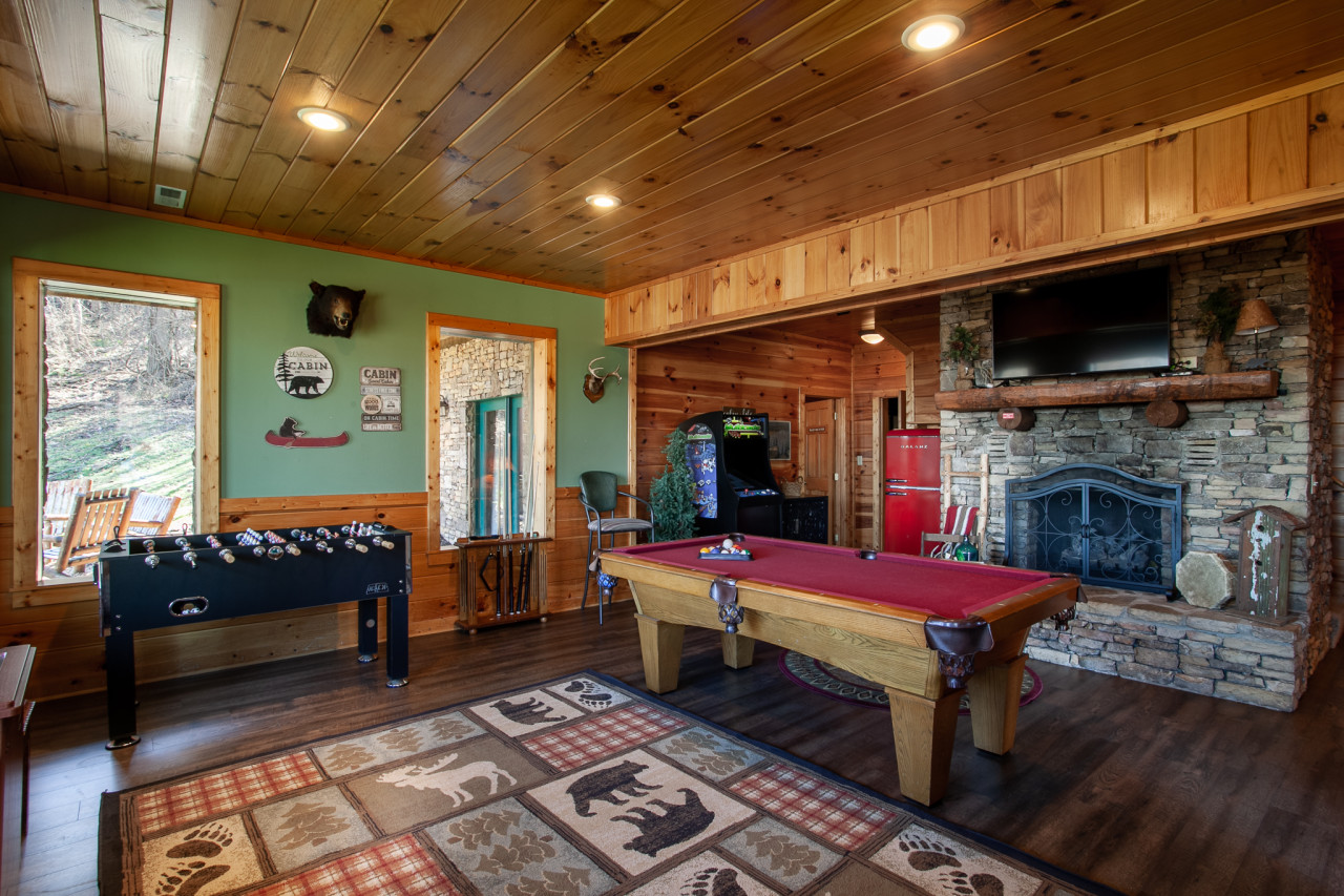 Property Image 1 - Wayward Travelers Lodge-Hot Tub+Theater+Arcade+MORE