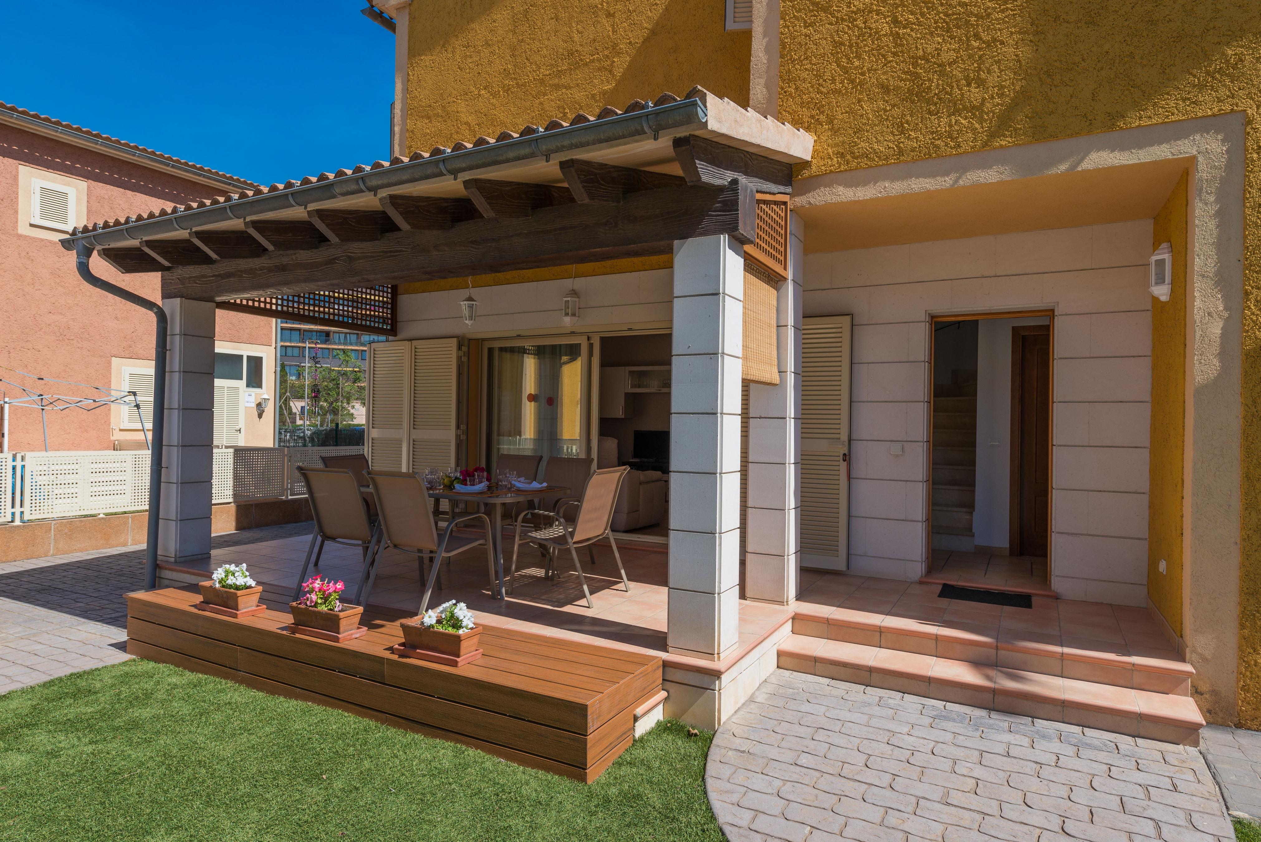 Property Image 1 - PERETA - Chalet with private garden 130 m form the beach in Alcúdia. Free WiFi