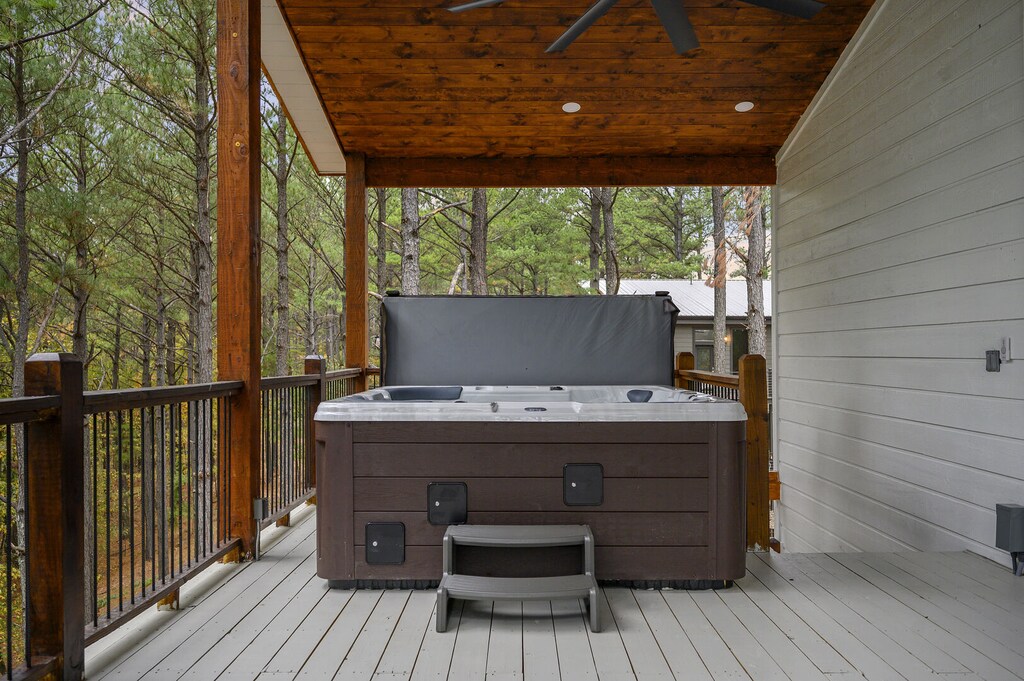 Hot tub on the top deck
