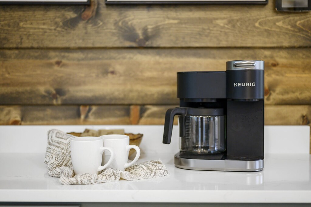 Keurig dual coffee maker with k-cups provided