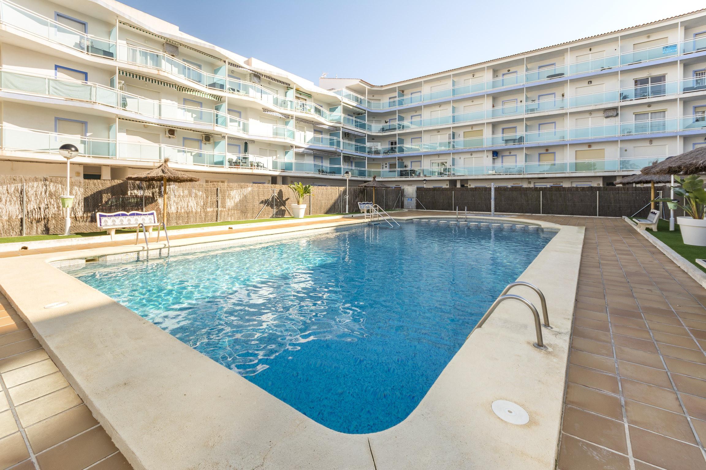 Property Image 2 - EGEU - Bright apartment with shared pool and free WiFi.